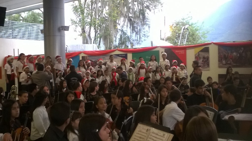 Nuestro coro infantil conformado por niños de la comunidad. Acompañanos en <a href="/mukumbari/">Mukumbarí</a>  demos bienvenida a la navidad