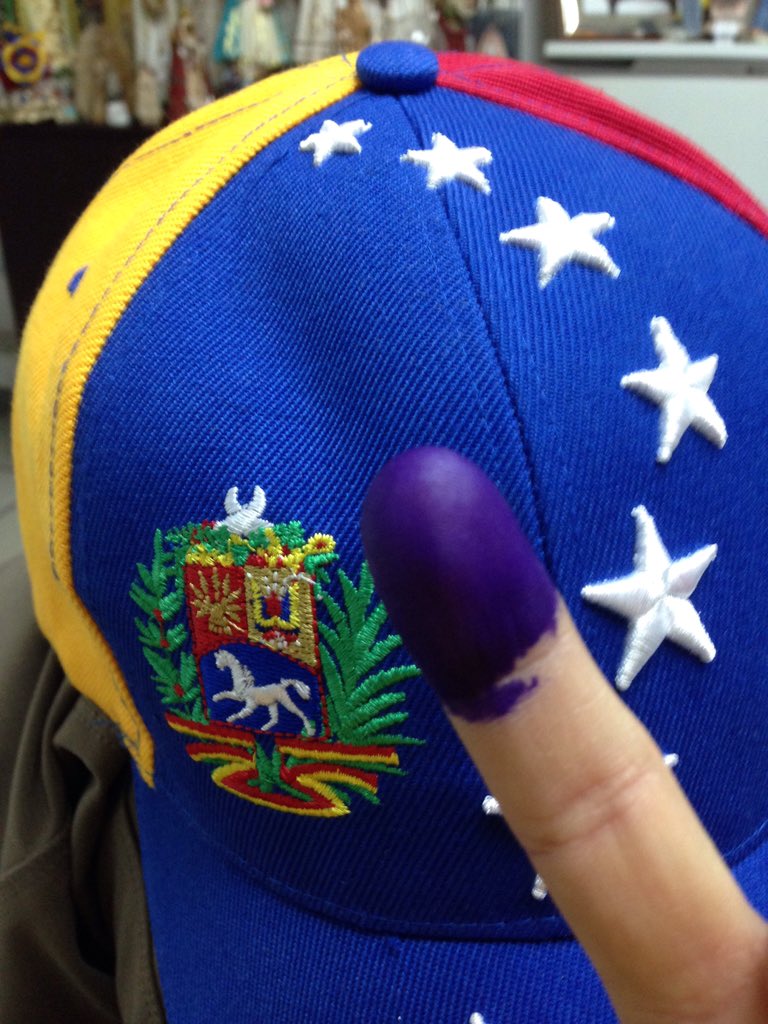 hcapriles's tweet photo. Mañana vamos todos,abajo a la izquierda,en la de la manito,todas las demás son del bigote! https://t.co/1rf0AvPQ5B