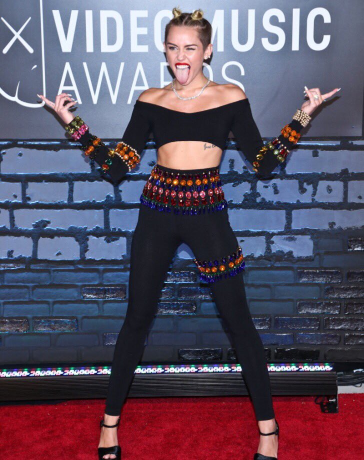 mileyredcarpet's tweet photo. MTV VMAs (August 2013) https://t.co/lznv3nJEml