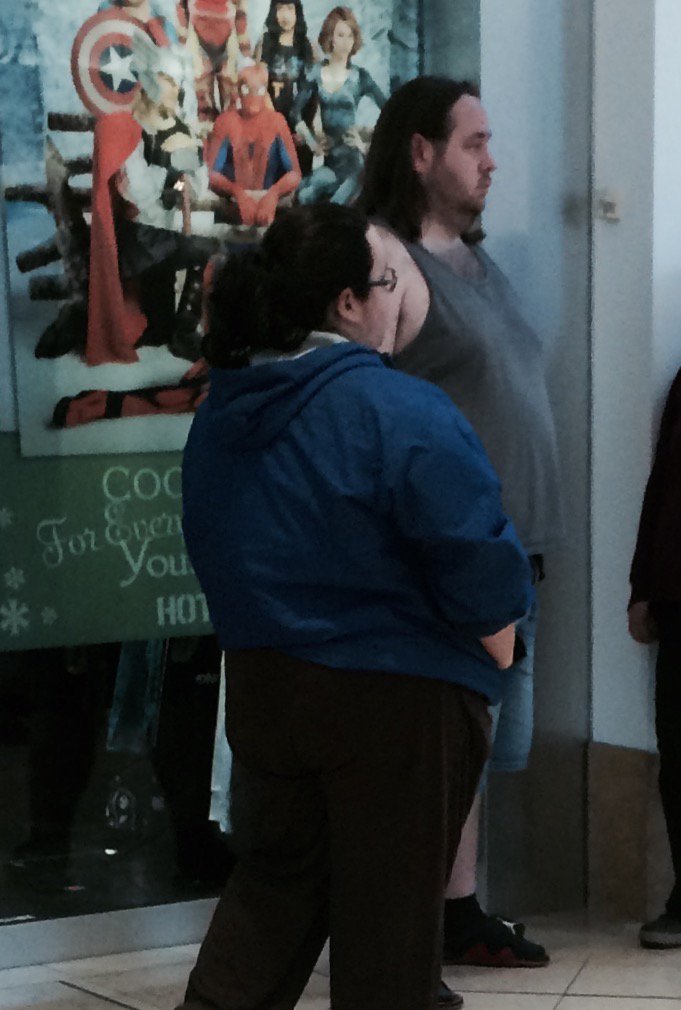 bustedcoverage's tweet photo. Living the jorts &amp; tank life at an Ohio mall while Xmas shopping. https://t.co/9VOAMj3VnW