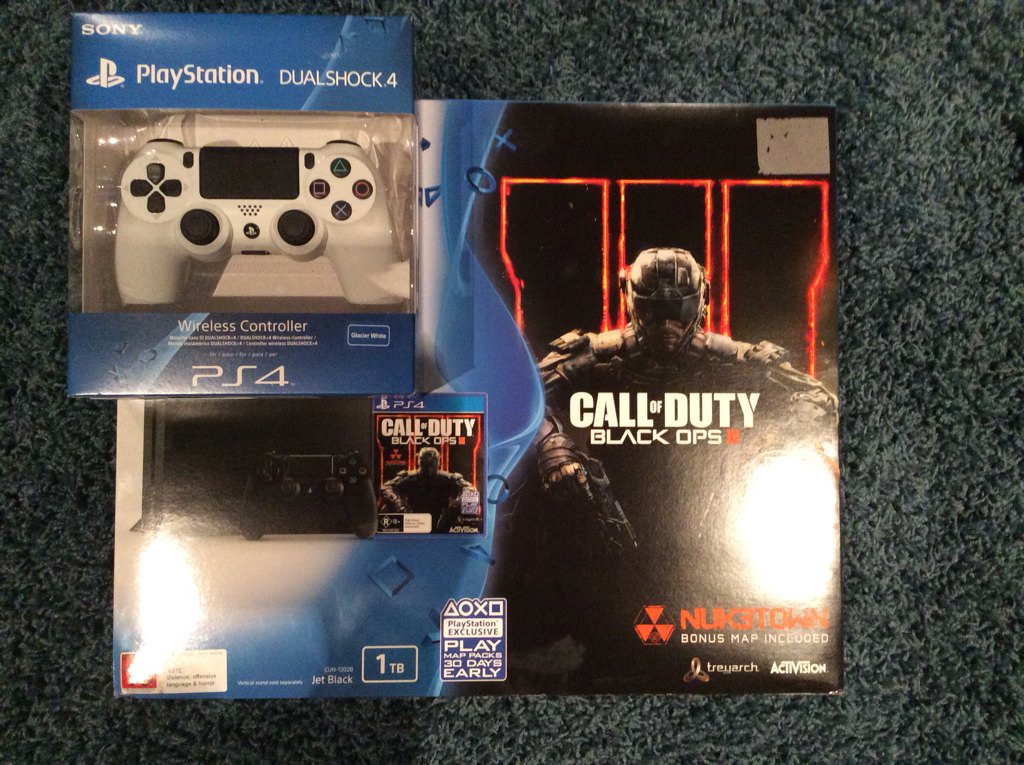 julian_hamilton's tweet photo. Just got a ps4 including black ops 3 content coming to my channel soon... https://t.co/IH8wimNpGT