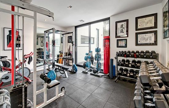 Legendstime's tweet photo. Day 5 of #sculptingsquadfitness #fitmaschallenge here is the top item on my#wishlist a home gym with all the fixins! https://t.co/fq9YimMUIW