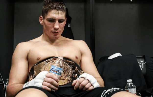 Fightblog tweet picture
