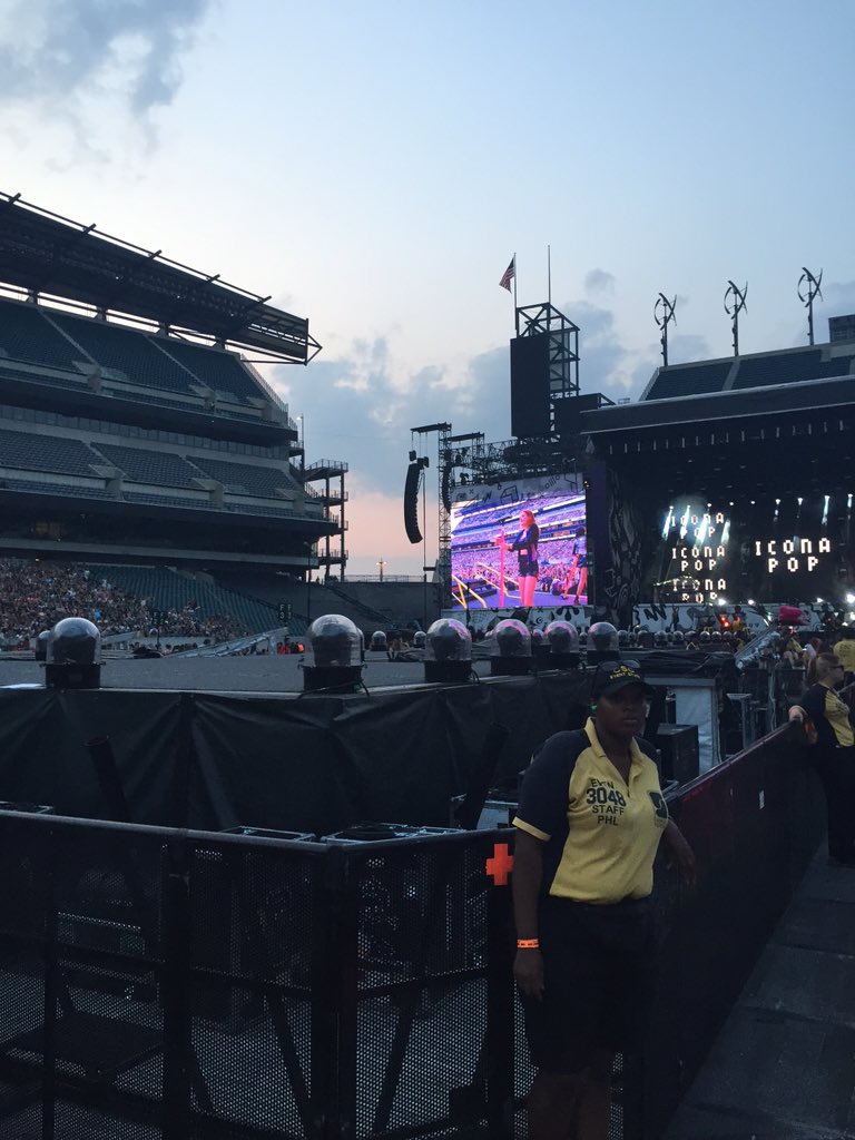 vaporftcalum's tweet photo. I MISS THIS SO MUCHRIEOW #rememberotraphilly #rememberotratour https://t.co/UFae9oKw61