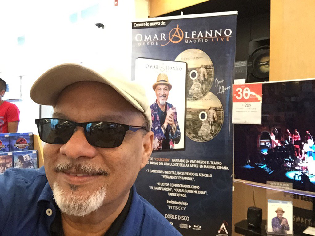 omaralfanno's tweet photo. Ya estamos aquí en @sanbornspanama, no te quedes sin mi DVD autografiado para el día de la madre y navidad. https://t.co/y3WFGV89ZE