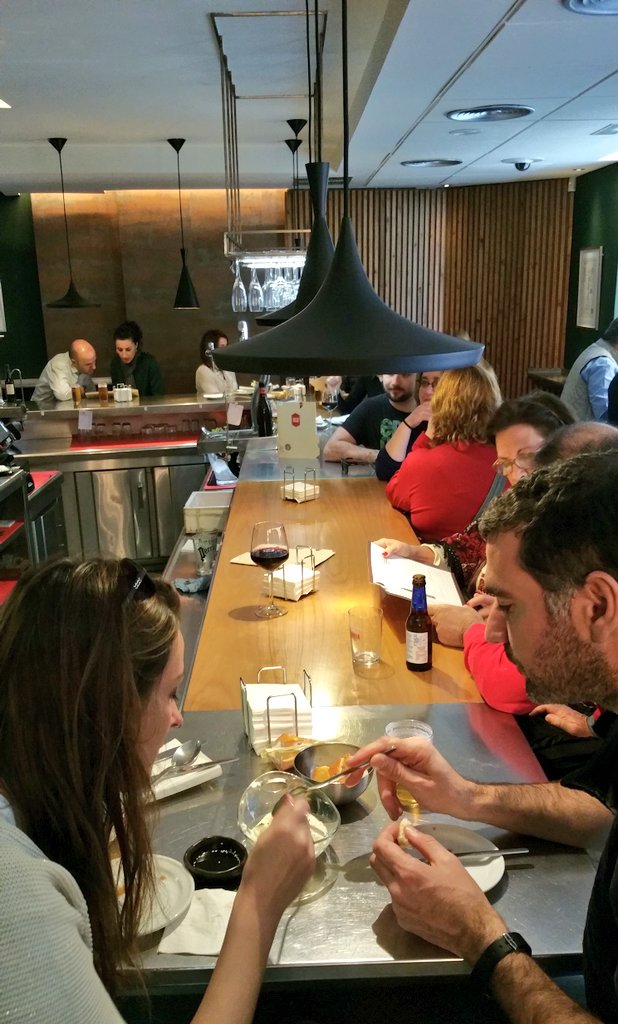 KGBmalaga's tweet photo. Noche de #espias noche de #sabado #felizpuente #diciembre #Malaga #gastronomia #KGB https://t.co/XUzQCZJzrI