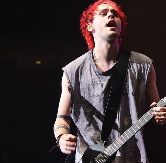 OpenHeartEleni's tweet photo. We all need more red-haired Mikey pics on our lives
#VideoMTV2015 #MTVStars 5 Seconds of Summer ~Yas https://t.co/b9QtU9hgtG