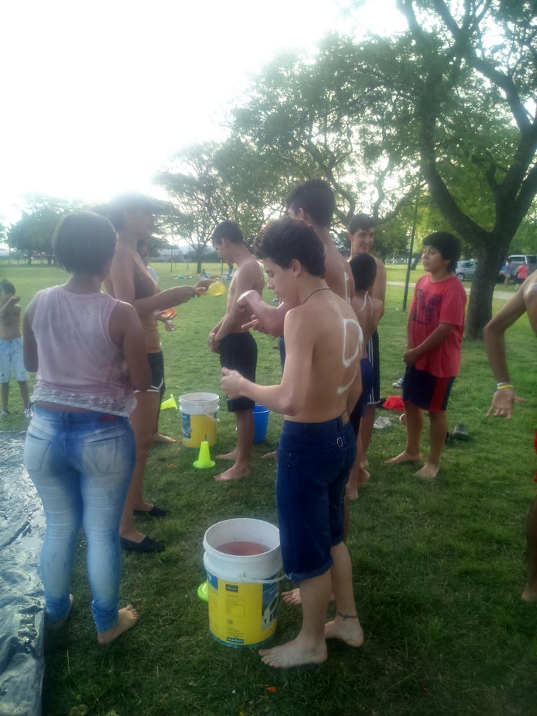CePLALasParejas's tweet photo. Preparados para carrera de relevos en lona enjabonada #construirfuturo #cepla #sedronar @SEDRONAR https://t.co/1Xm23qXZWm