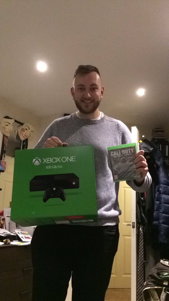 bettyteaaa's tweet photo. Oopsie, this just happened🙊! @AJMurphy85 #MerryChristmasToUs https://t.co/PDuv3gzaL5
