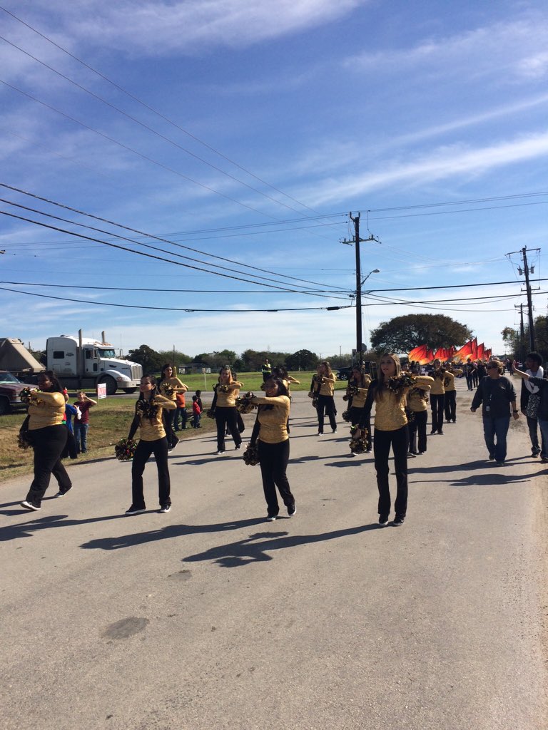 ECHShornets's tweet photo. Elmendorf Christmas Parade 2015 #ECHSstrong #ECHSstars #HornetPride https://t.co/POduYR2Cpe
