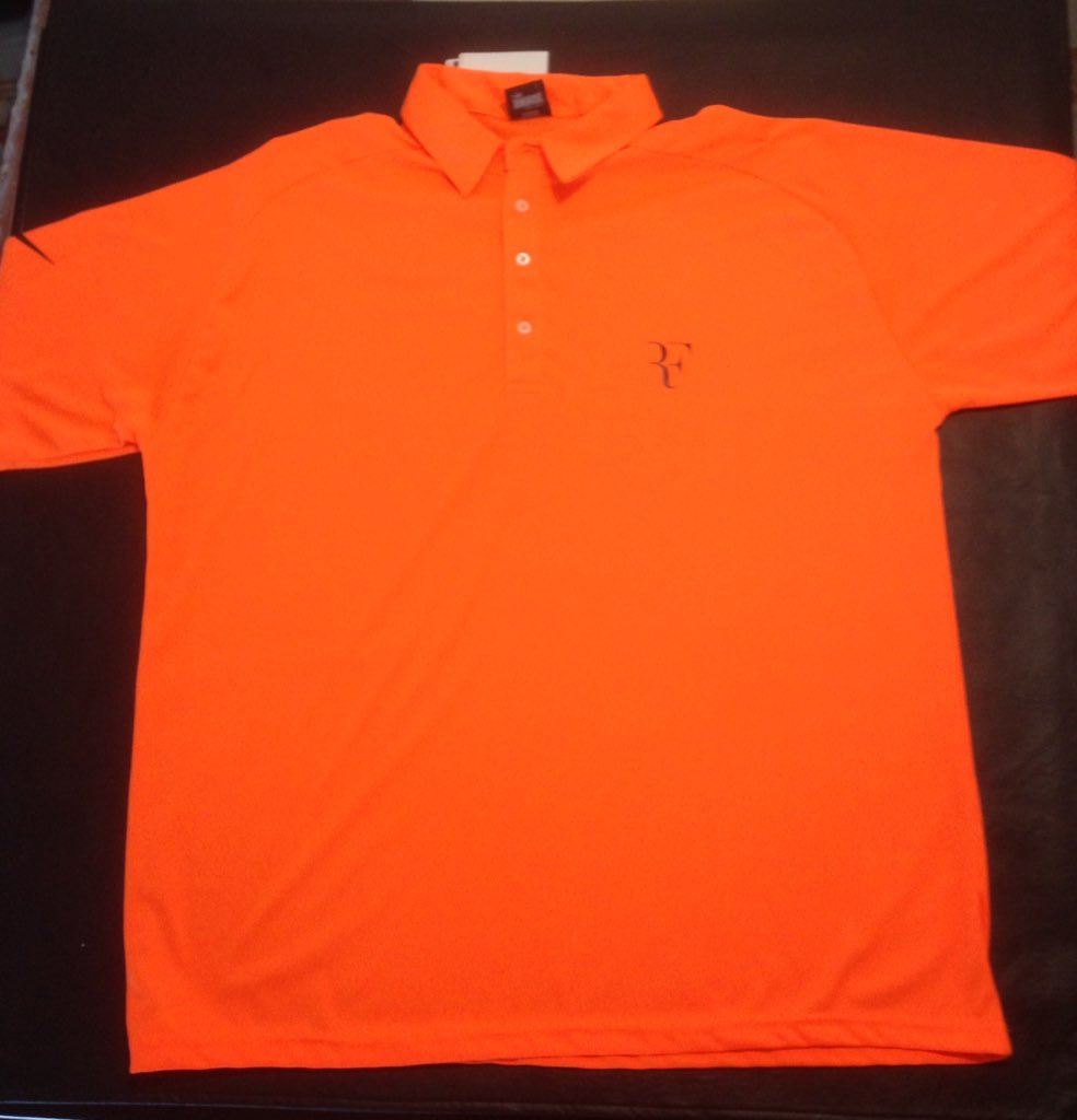 Tsobretenis's tweet image. ¿Te queres ganar esta remera de Federer? Solo debes rt este tweet y seguir a @Tsobretenis y @tomasbott. Cierra 16/12