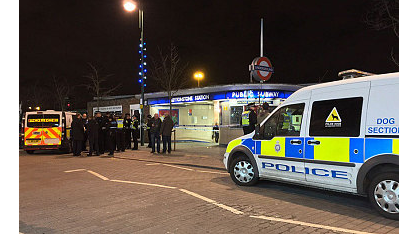 Telegraph's tweet photo. Knifeman screams 'this is for Syria' in Leytonstone tube machete attack https://t.co/LE2w39BXln https://t.co/3XdjpGxhoA