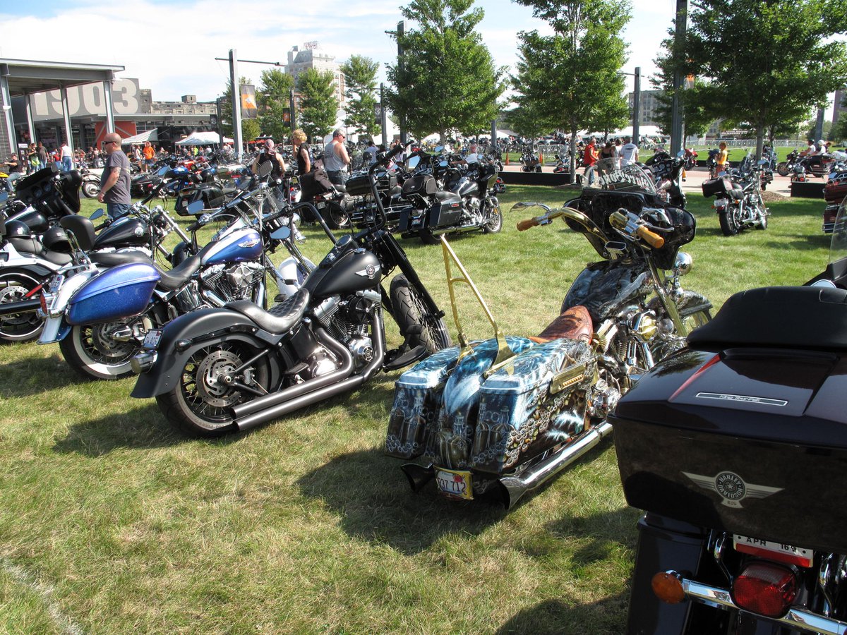 2BareBones's tweet photo. Enjoying a party with BareBones Chopper #harley #custom #motorcycle #custommotorcycle https://t.co/6wSoA05Fp6