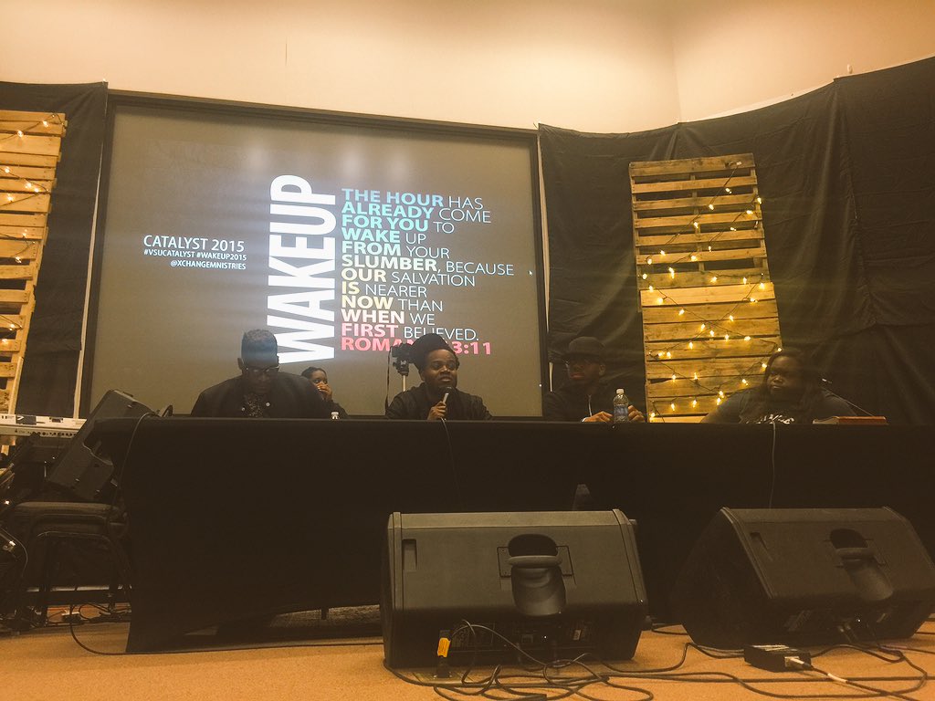 Morris_De's tweet photo. "The life you live should be the loudest form of evangelism" @TravisGreeneTV #Catalyst2015 https://t.co/Xw0j44Wisj