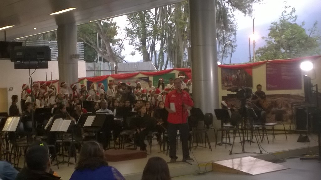 Comienza nuestro concierto con la orquesta tipica nucleo ejido! #elsistemaennavidad