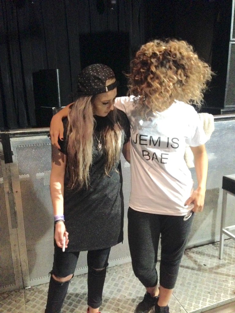 _JNicko's tweet photo. @ClothesShow basically need to win because if you read her tshirt.. #MeetEllaCS https://t.co/C9BLuT5E94