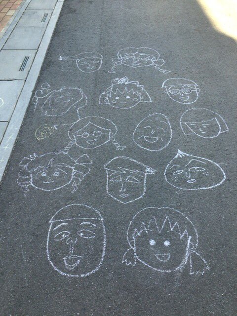 河島春佳 フラワーサイクリスト Uniqlotokyoにて展示中 近所の道路にちびまる子ちゃんのイラスト が 絵がすっごく上手い 友蔵も たまちゃんそっくり T Co Wtqmnfwznu