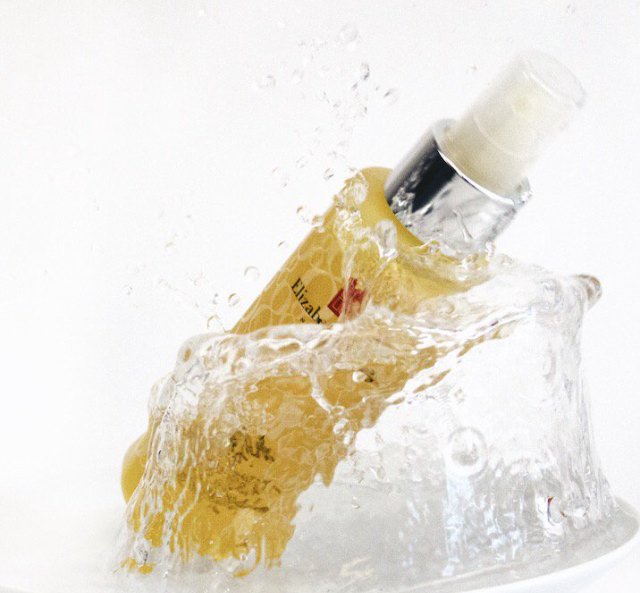 EArdenSpain's tweet image. Tu piel merece lo mejor. Trátala con #8hour #oil. Seda para la piel.