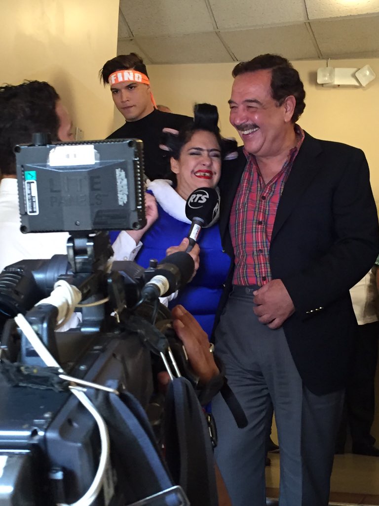 MOFLETV's tweet image. Aquí con Mi JAMES en la #TELETON2015