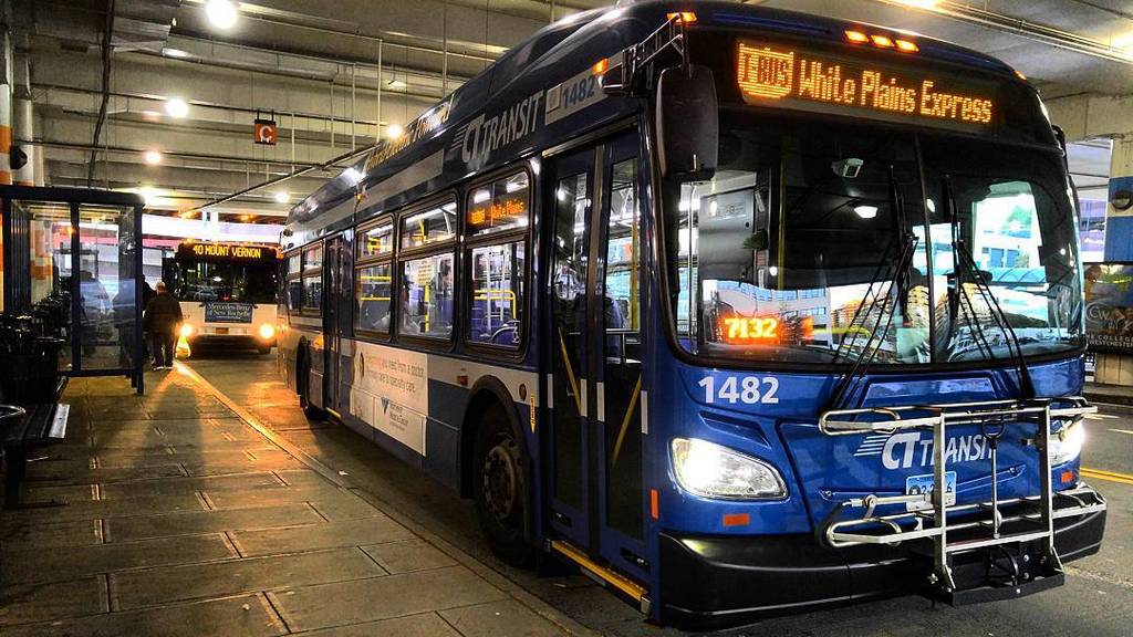 scarsdaleselfi's tweet photo. XDE-40 and Orion V Diesel at White Plains Terminal! #XDE40 #OrionV #CTTransit #StamfordExpress #BeeLine #Westcheste… https://t.co/O6f3q80xrX