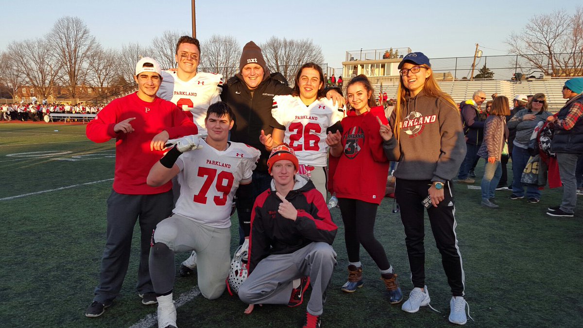 ParklandHockey's tweet photo. .@51Wick and @NXTMatt reciprocating the @ParklandIcePak love at the #ParklandFootball win today! https://t.co/Hr1QGpyaLU