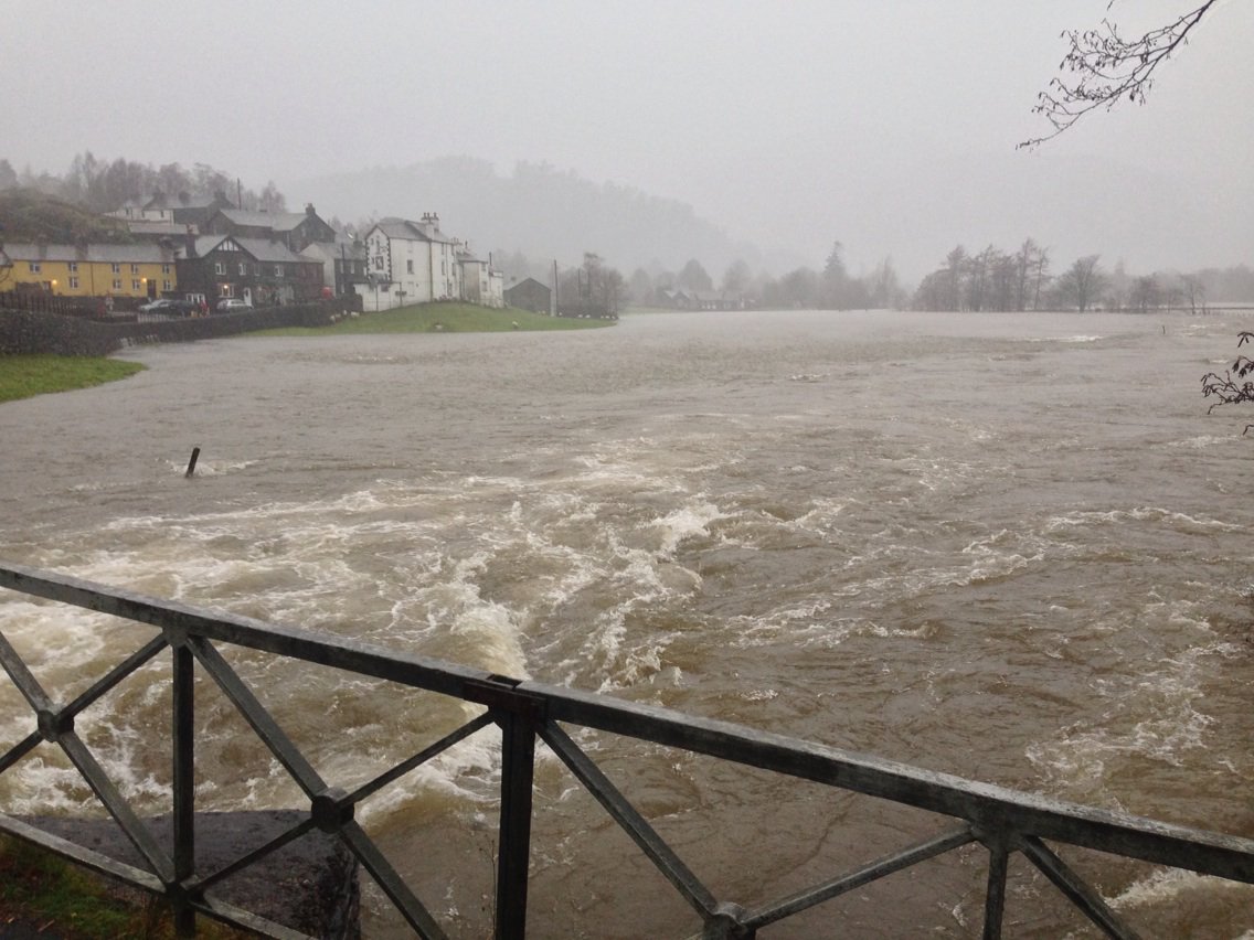 alanhinkes's tweet photo. Scary stuff in Lakes tday Patterdale now part of Ullswater https://t.co/YtTZgpFI1Q