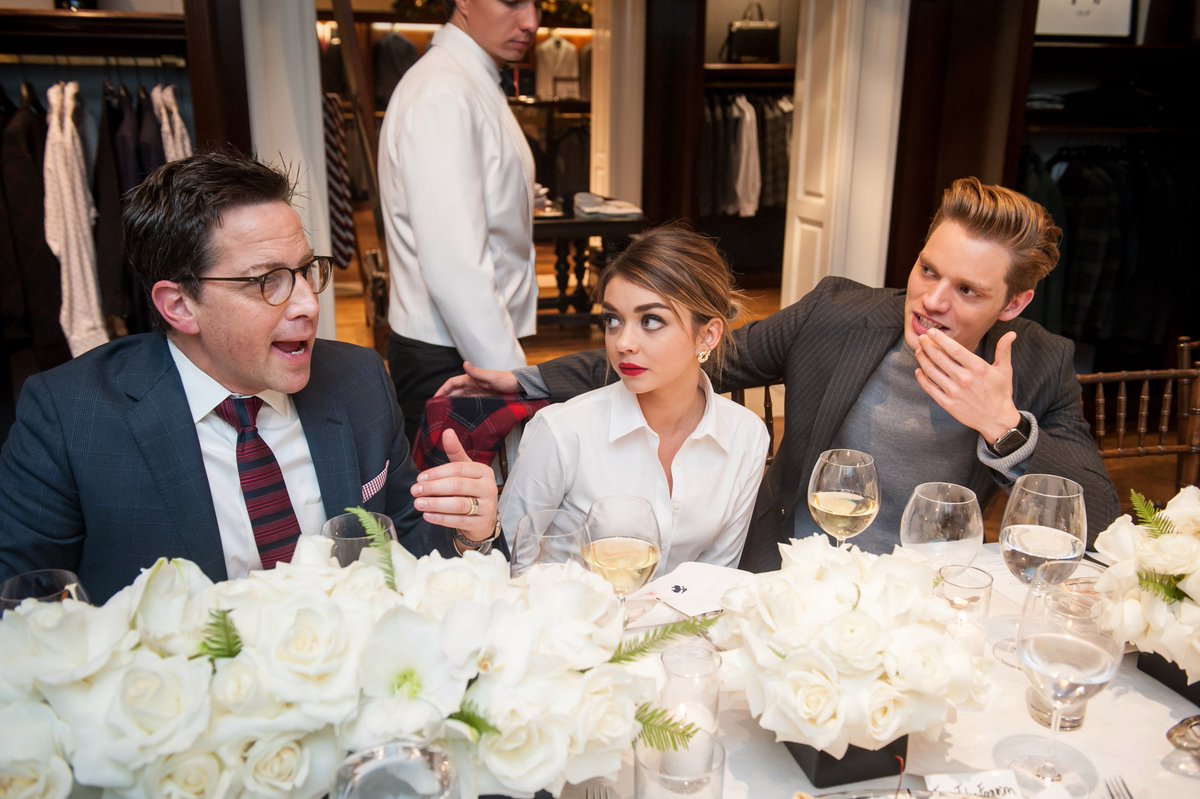 SHuntersSpain's tweet photo. Nuevas fotos de Dom y Sarah Hyland en GQ x Brooks Brothers: Toast Men of Style https://t.co/yDrr7Qsm2K