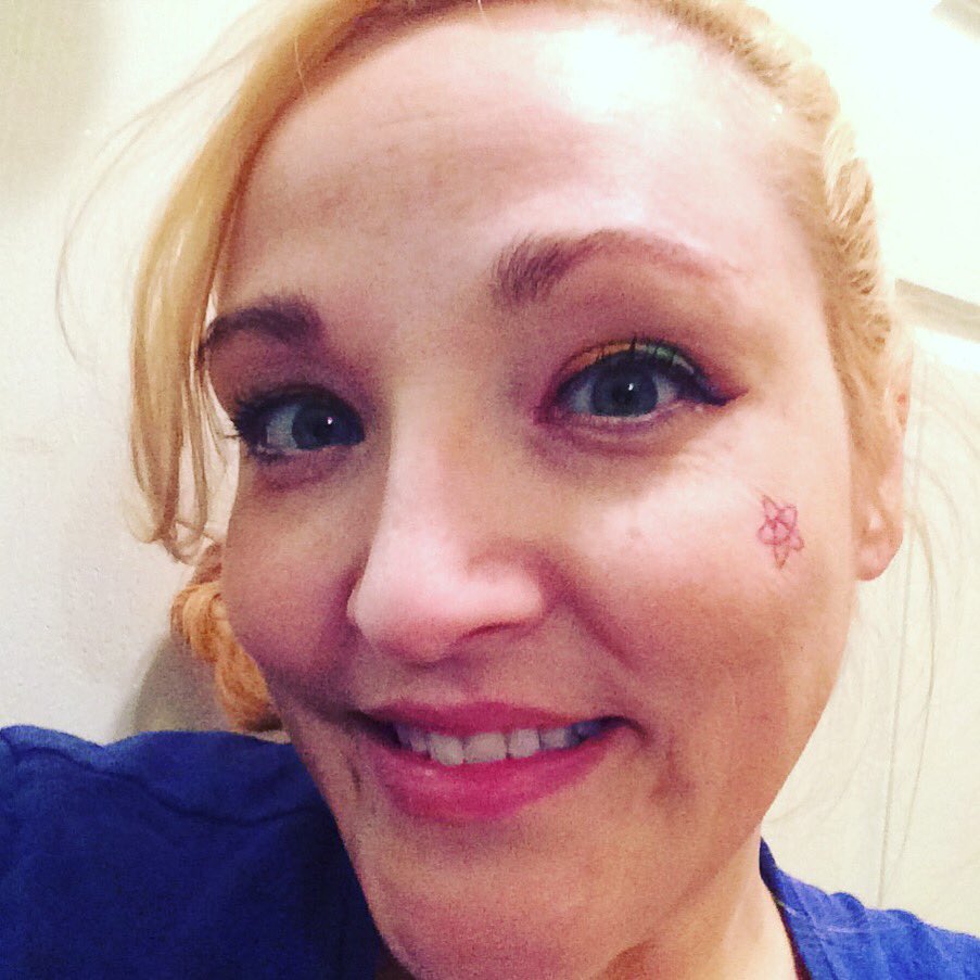 TroubleCosplay's tweet photo. Links to temporary tattoo and eyeshadow tutorial are here: https://t.co/DvBV6btlMX #TheColorBelt https://t.co/tuz7eFqCV8