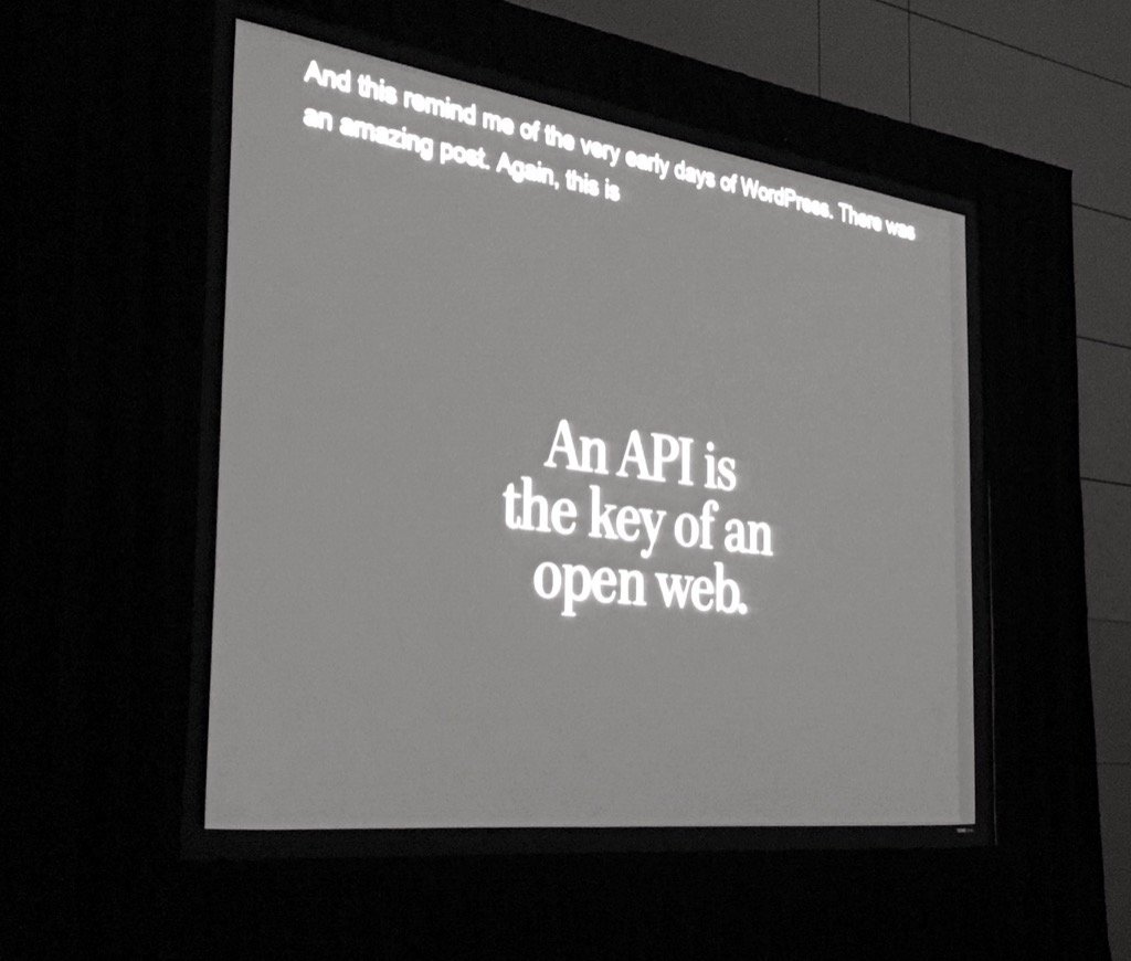 "An API is the key of an open web" <a href="/photomatt/">Matt Mullenweg</a> at #WordCampUS #stateoftheword
