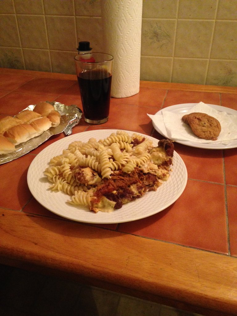 junbuggz's tweet photo. @PinkLavGirl yummi!! That's sum awesome contagious cooking!! https://t.co/wQfVslC1VX