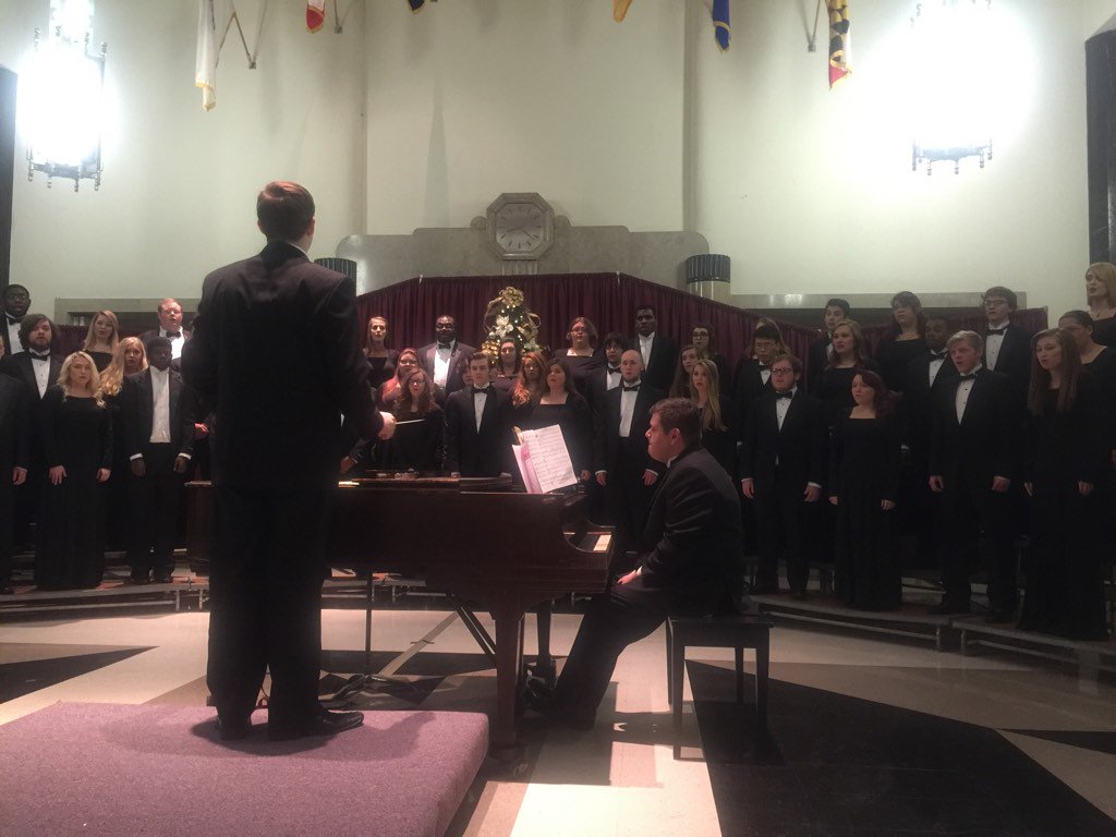 loveinsportsPD's tweet photo. Our family enjoyed #EKU 's 5th annual Deck the Halls concert & dinner! #SharetheLex area, worth road trip! #DTH2015 https://t.co/8j6Mzho2cu