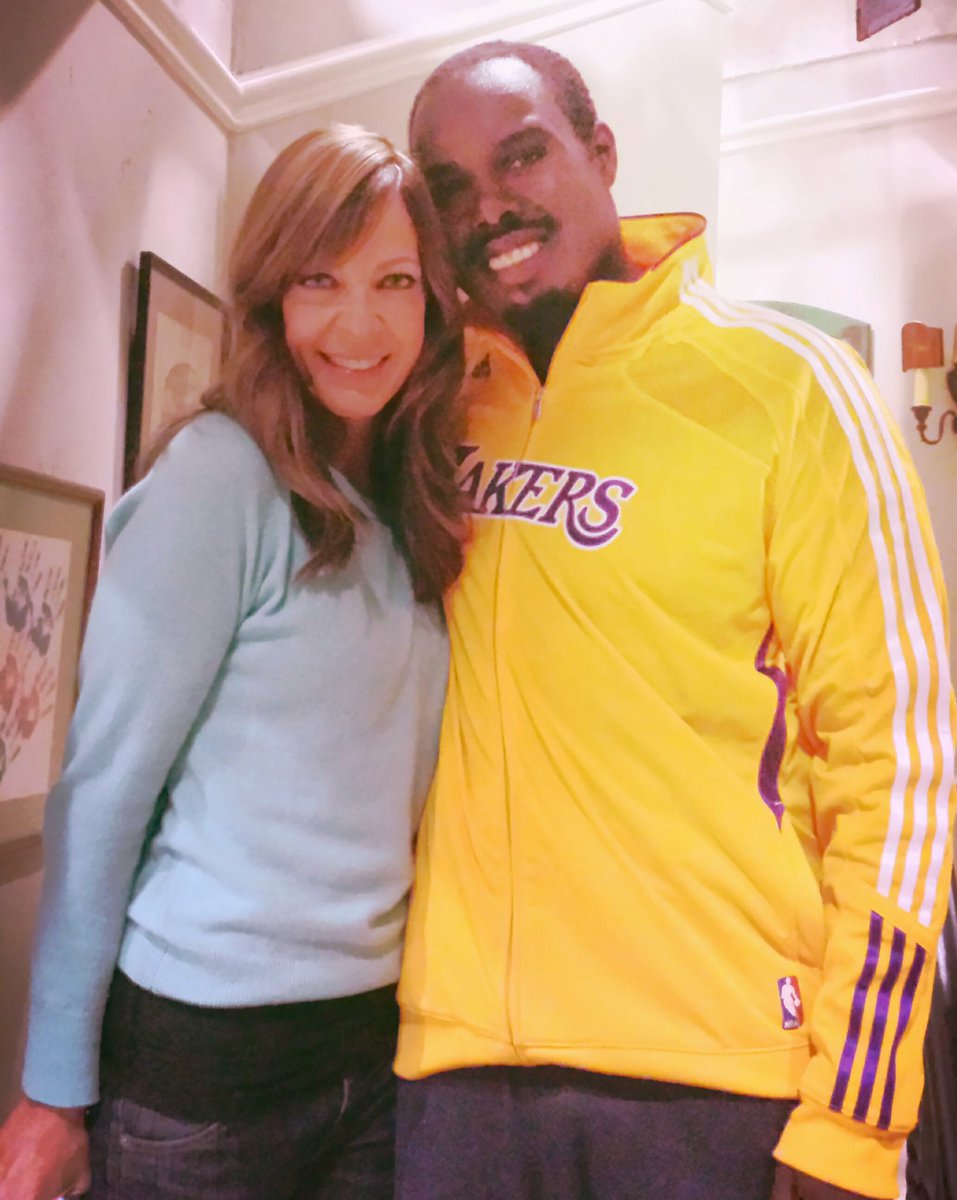 SenyoAmoaku's tweet photo. We lookin good @AllisonBJanney thanks 4 the love n support all week. Ohio representin! #Mom knows best! #blessed https://t.co/8inZG4Rebk