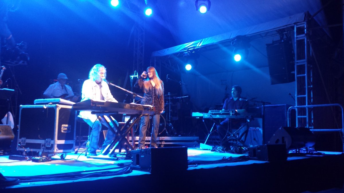 O <a href="/MarcosKValle/">Marcos Valle</a> e o <a href="/azymuth_trio/">AZYMUTH</a> encerram esse encontro emocionante. Daqui a pouco tem +2 no #Sonoridades .