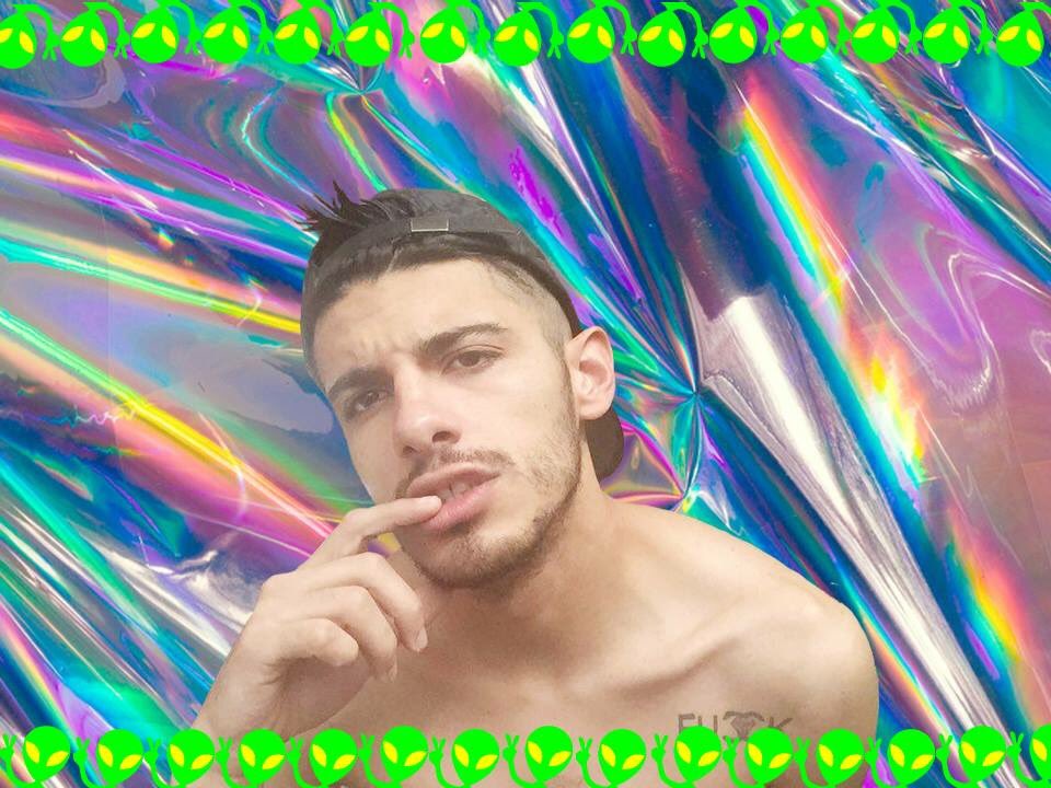 ageofviktor's tweet photo. Por qué aliens #AliensTakingOverEarthParty https://t.co/oGJ4ofFMK4