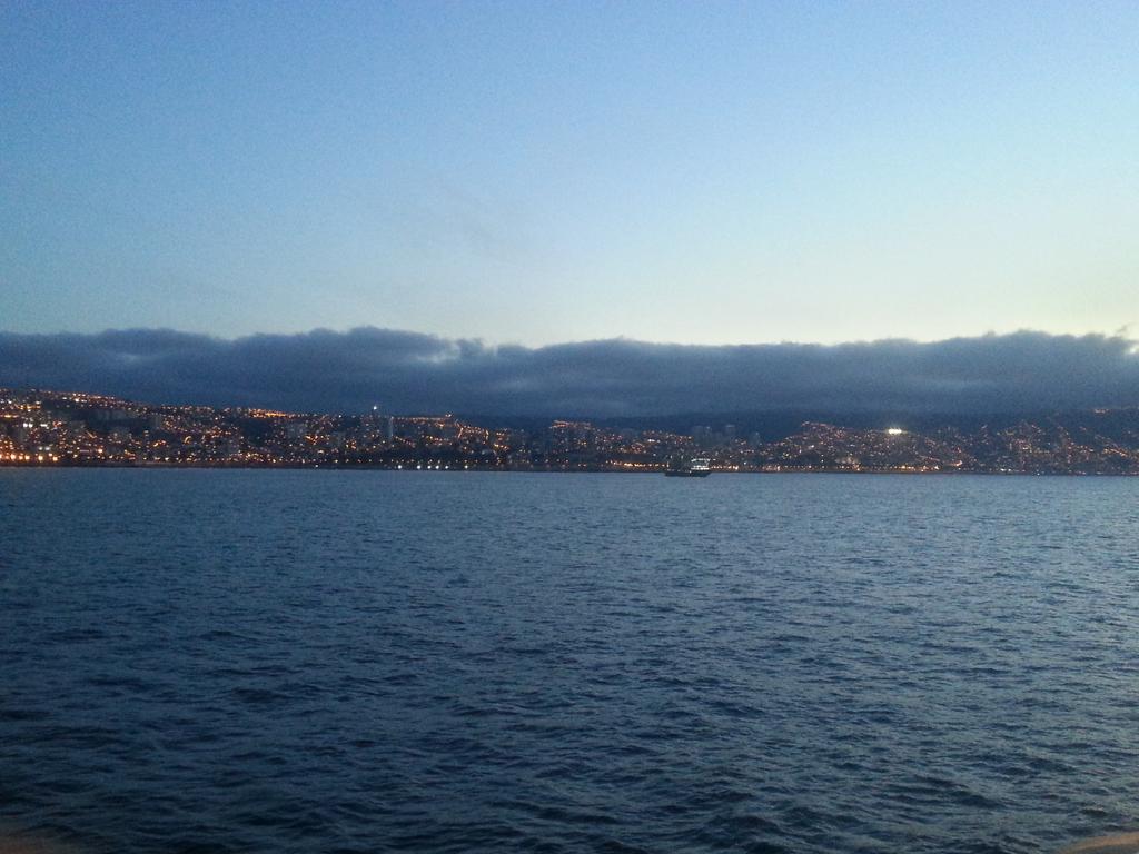 cruzjohnbryan's tweet photo. Buenas Noches! Sunset at 2100H 😁 #ValParaiso #WheninChile #travel https://t.co/PS002qSQYr