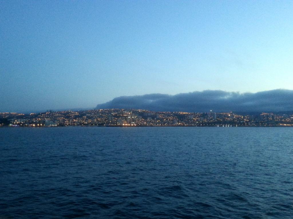 cruzjohnbryan's tweet photo. Buenas Noches! Sunset at 2100H 😁 #ValParaiso #WheninChile #travel https://t.co/PS002qSQYr