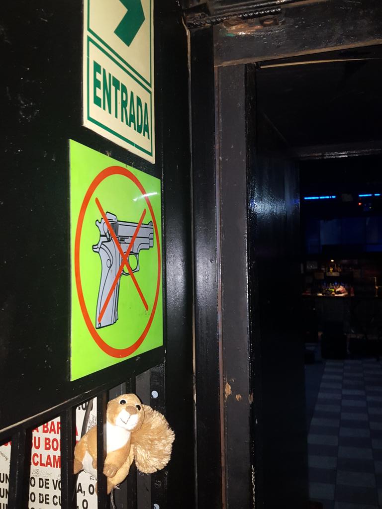 Ich musste meine Nüsschenzwille am Eingang abgeben #lima