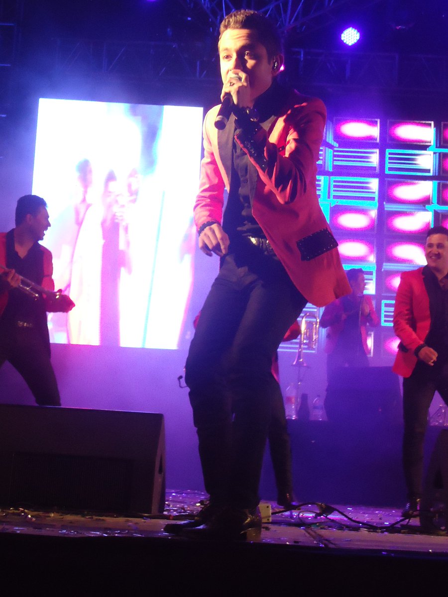 IvoncitaMonroy's tweet photo. Sin duda la mejor noche de ayer en tecamac Gracias! :)
#PorFinTeConosi Te amo @memogarzaa  
@BatallosasG  #M809 https://t.co/0nuGtrMft3