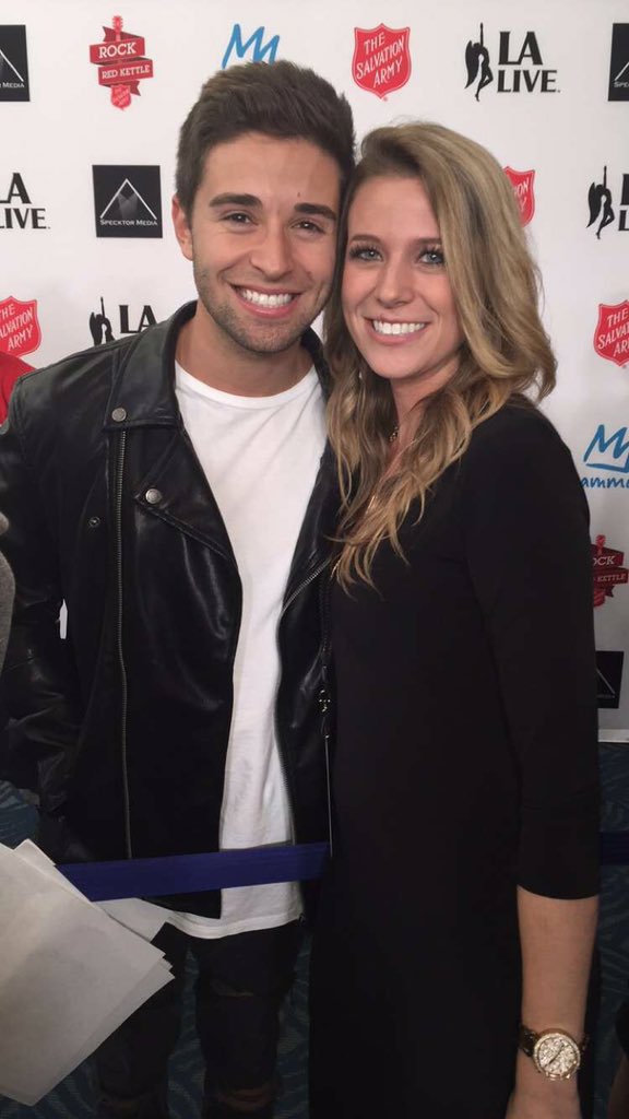 sweetyhigh's tweet photo. At #rockingtheredkettle with @jakemiller! https://t.co/rcxE6hJ1RB