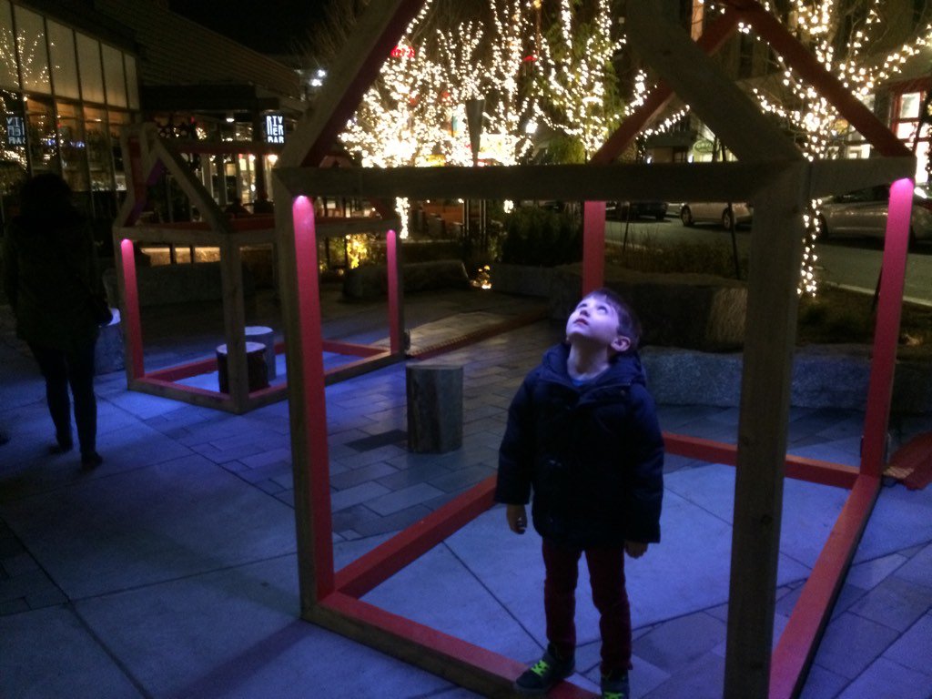 jeffgrantz's tweet photo. Some @ILLUMINUSboston crew created winter holiday installations @assemblyrow @artscouncil @SomervilleCity https://t.co/FxUS6Q8fa9