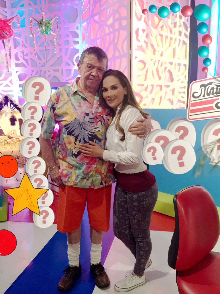 chiovalenti's tweet photo. Gracias Padrino @chabelooficial por tanto cariño q nos has dado a todos los niños del planeta, siempre en mi ❤️Dtb🙏🏼 https://t.co/glFJGQIgUc