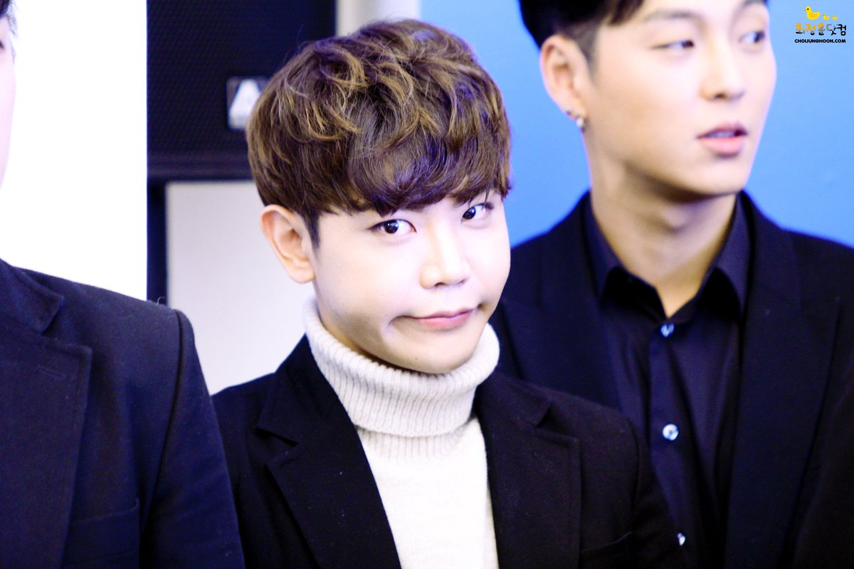 JUNGHOON_COM's tweet photo. [UP!❤️] 2015.12.03 LBMA 시상식
사람이 귀엽던지 멋있던지 한가지만 해야지...
혼자 다 하면 오쪼라눈고얌...ㅠ 💕
@Fameus_Hoon 
#페임어스 #FameUS #정훈 #JungHoon https://t.co/1Ms2ojws76