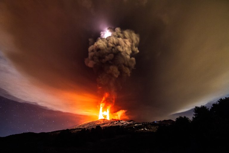 CauseWereGuys's tweet photo. The Mount Etna eruption looked insaaane https://t.co/3LHCY64mfn