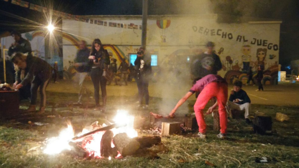 FAMAtandil's tweet photo. [AHORA] El Fogón continúa con los testimonios de personas que superaron el consumo problemático de sustancias. https://t.co/1ur8CkBKDD