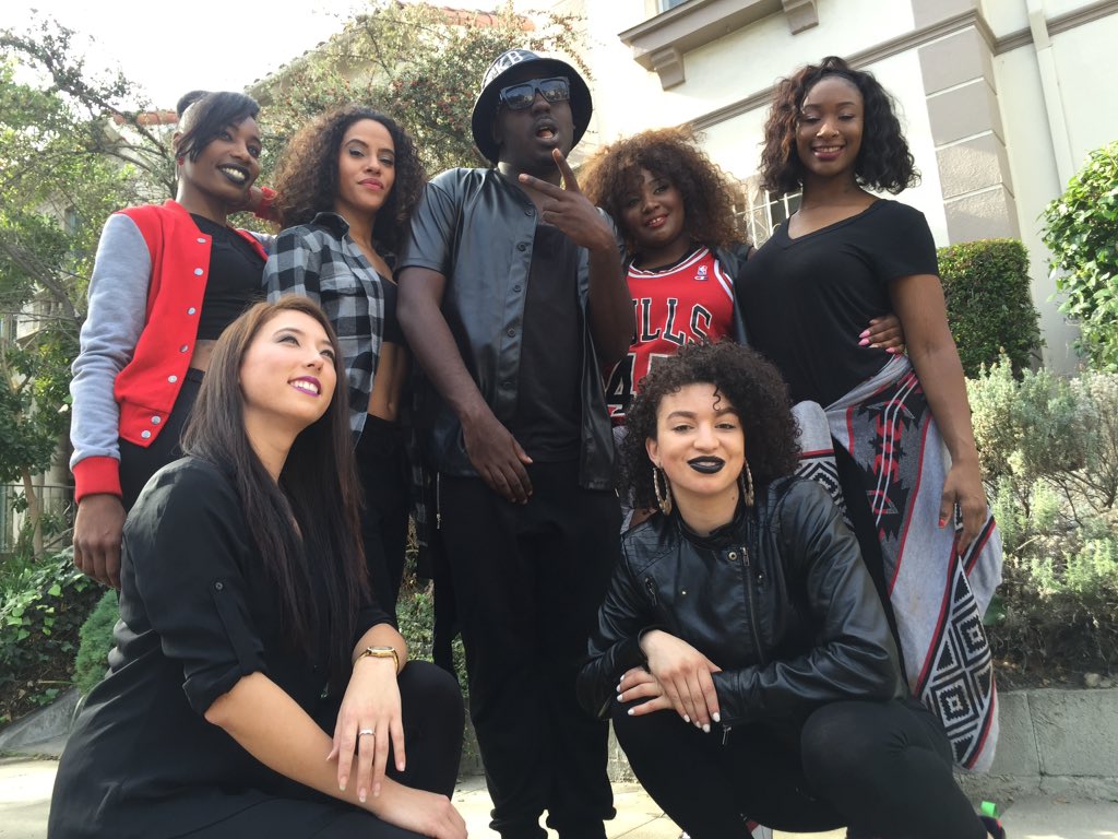Shi_Charming's tweet photo. #DrakeFlashMob #Ovo #Storeopening #LA @Marlin_Million #MoveMillions #CharmingEnt #BayTwins https://t.co/R86ayCFpsv