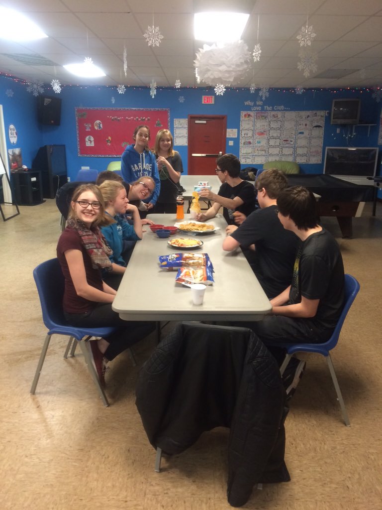 Big thanks to the youth who helped decorate the club🎅🏼❄️Snacks and The Resistance to celebrate!