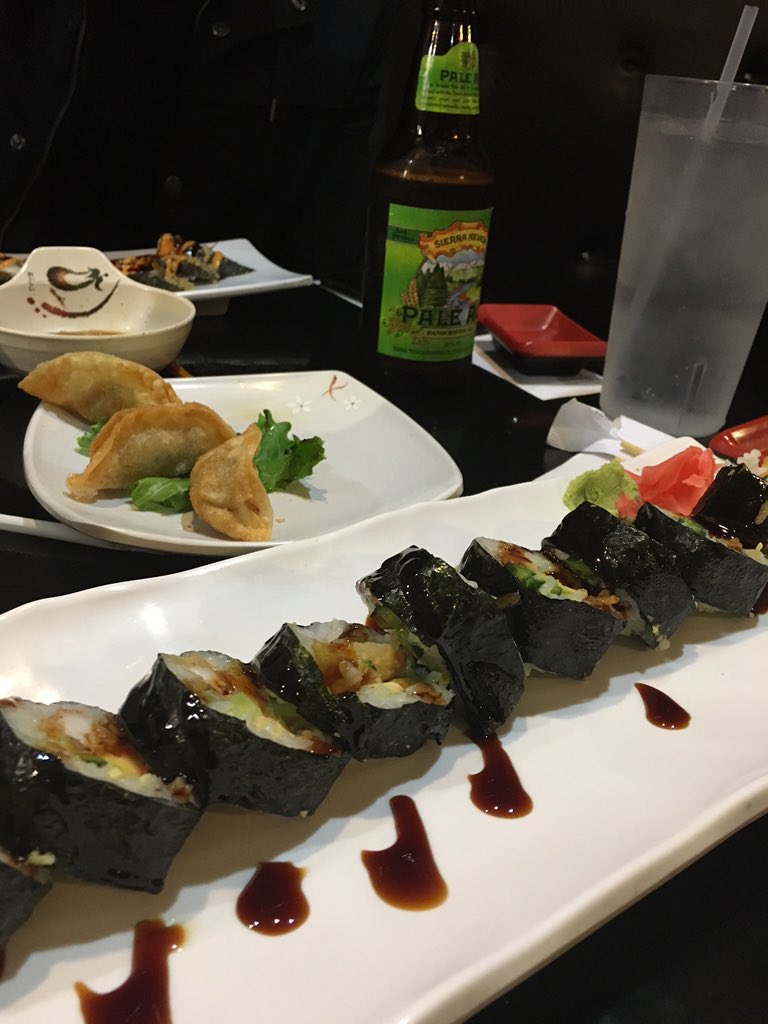 TNoelN's tweet photo. American psycho 😍 #sushi #weekend #Saturdaynights https://t.co/wYM9YopPZo