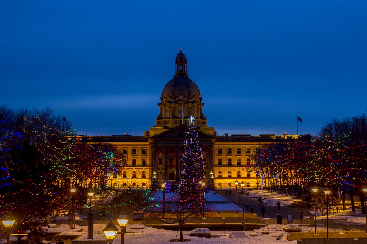 GarciaAlbertoP's tweet photo. Christmas lights in Edmonton #edmontontourism #yeg #cityofedmonton https://t.co/DM7VMWKQDc