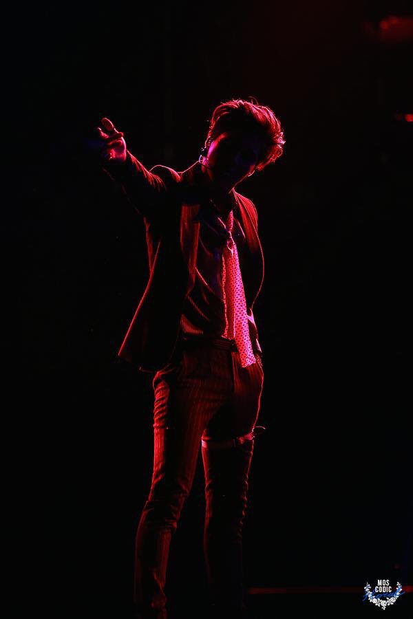JongTae_Rev's tweet photo. Taemin: 'Stay' in Danger
Jonghyun: 'Stay' in Deja boo
#AceBase https://t.co/6nrbr8zTEi