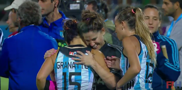#HWL2015 #ARG #Rosario  #ARG (2) Vs GRB (1)  <a href="/MajoGranatto/">Majo Granatto</a> <a href="/LauAladro/">Lau Aladro</a>